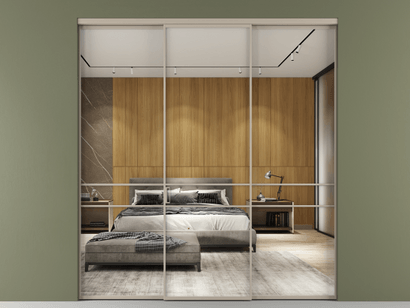 Алюминевая перегородка АЛПР 040.02_АБСК_Зеркало триплекс_new. Цвет Алюминий бисквитный. Материал Алюминий в эмали. Коллекция Перегородка Formato внутри проёма трёхстворчатая. Картинка.